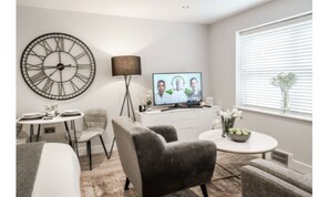 Leilighet – executive, 1 dobbeltseng, ikke-røyk | Oppholdsrom | Smart-TV, iPad og Netflix
