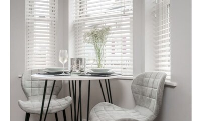 Tailored Stays - Victoria Road