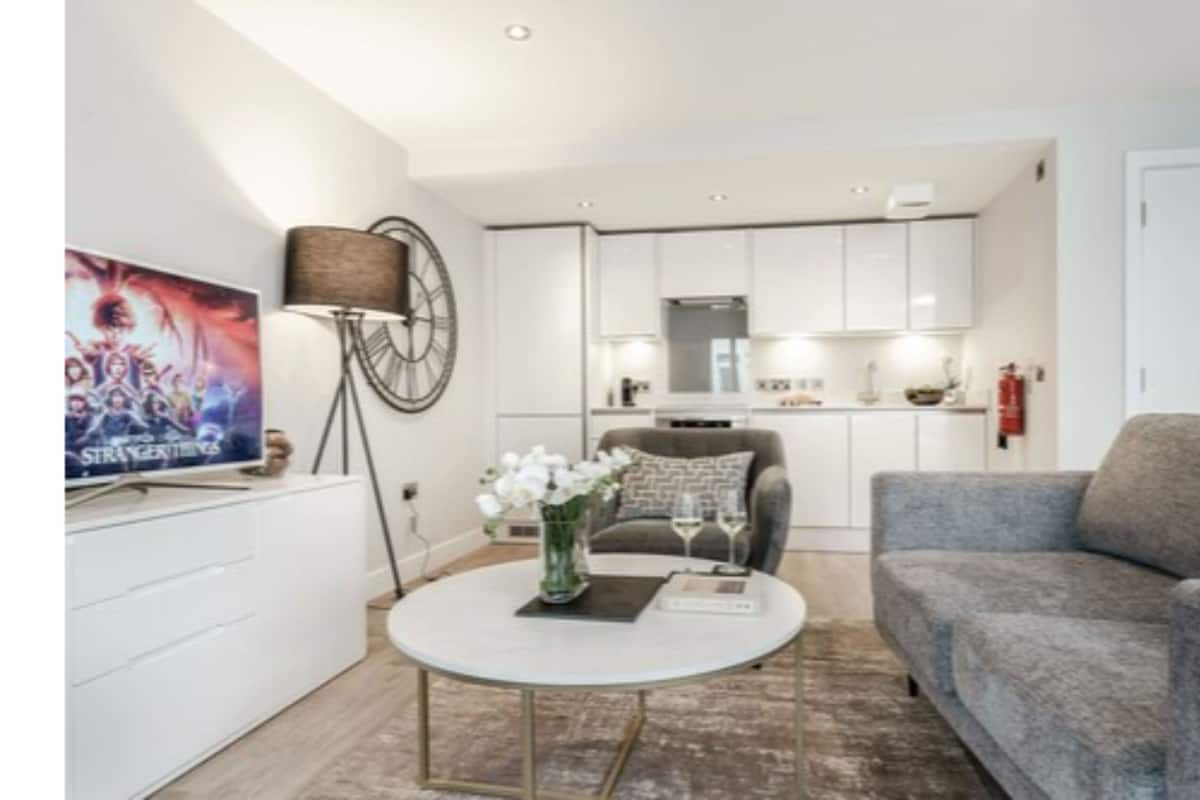Executive Apartment, 1 Katil Kelamin (Double), Non Smoking | Ruang tamu | TV Pintar, Netflix 