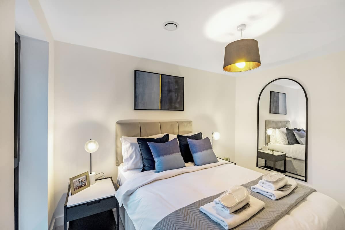 Egyptian cotton sheets, premium bedding, soundproofing