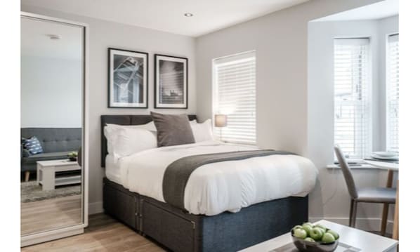 Deluxe Studio, 1 Queen Bed | Egyptian cotton sheets, premium bedding, soundproofing