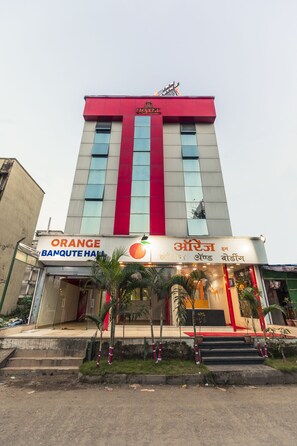 Mặt tiền nơi lưu tr�ú - ban đêm