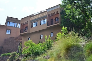 Fachada de la propiedad