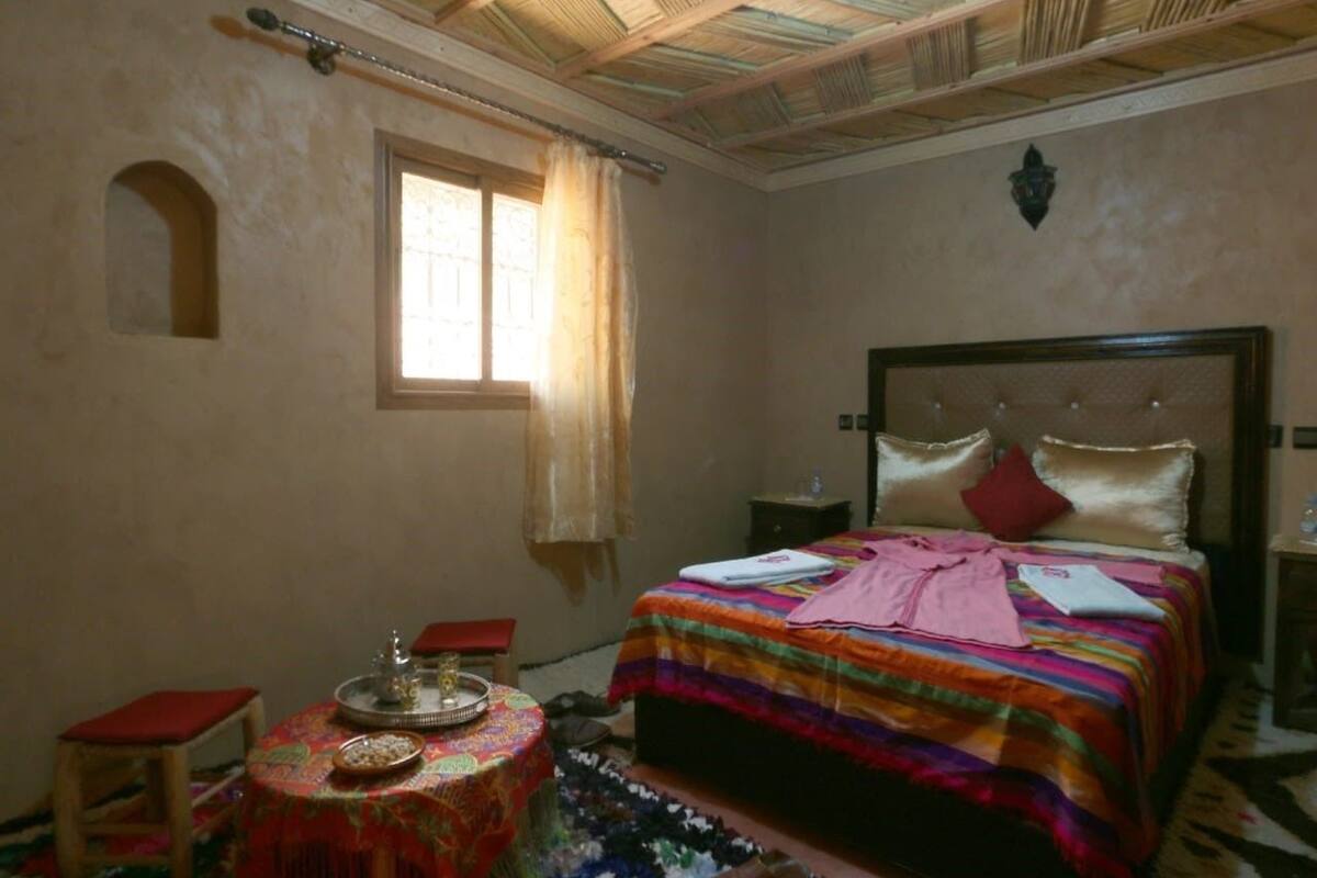 Double Room | Blackout drapes, WiFi (free), bed sheets