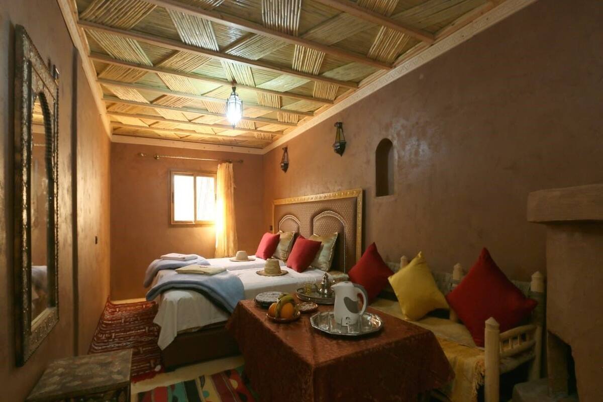 Triple Room | Blackout drapes, WiFi (free), bed sheets