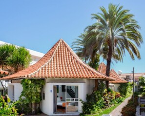 Minibar, coffres-forts dans les chambres, bureau, Wi-Fi gratuit