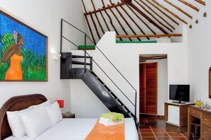 Familien-Vierbettzimmer, Gartenblick | Minibar, Zimmersafe, Schreibtisch, kostenloses WLAN