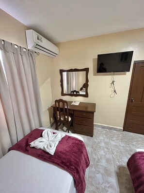 Classic Triple Room, Non Smoking | Desk, laptop workspace, blackout drapes, iron/ironing board - Hotel Madrid Chiriqui (David)