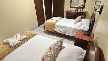 Comfort-Zweibettzimmer, 2 Einzelbetten, Nichtraucher | Schreibtisch, laptopgeeigneter Arbeitsplatz, Verdunkelungsvorhänge
