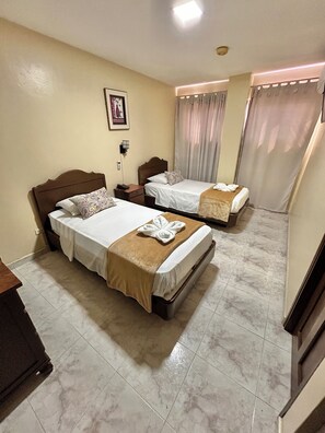 Comfort Twin Room, 2 Twin Beds, Non Smoking | Desk, laptop workspace, blackout drapes, iron/ironing board - Hotel Madrid Chiriqui (David)