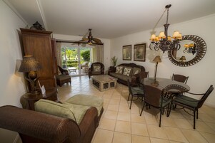 Apartamento, varias camas (Los Suenos Resort Del Mar 3N) | Zona de desayunos | Se ofrece un desayuno a la carta todos los días (por un coste adicional)