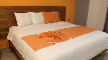 Standard Double Room, 1 King Bed, Accessible, Non Smoking | Desk, blackout drapes, bed sheets