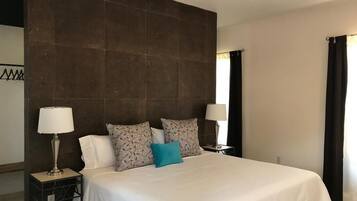 Habitación doble de lujo, 1 cama King size, para no fumadores | Ropa de cama de alta calidad, cortinas blackout y wifi gratis