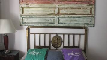 Minibar, individually decorated, individually furnished, desk