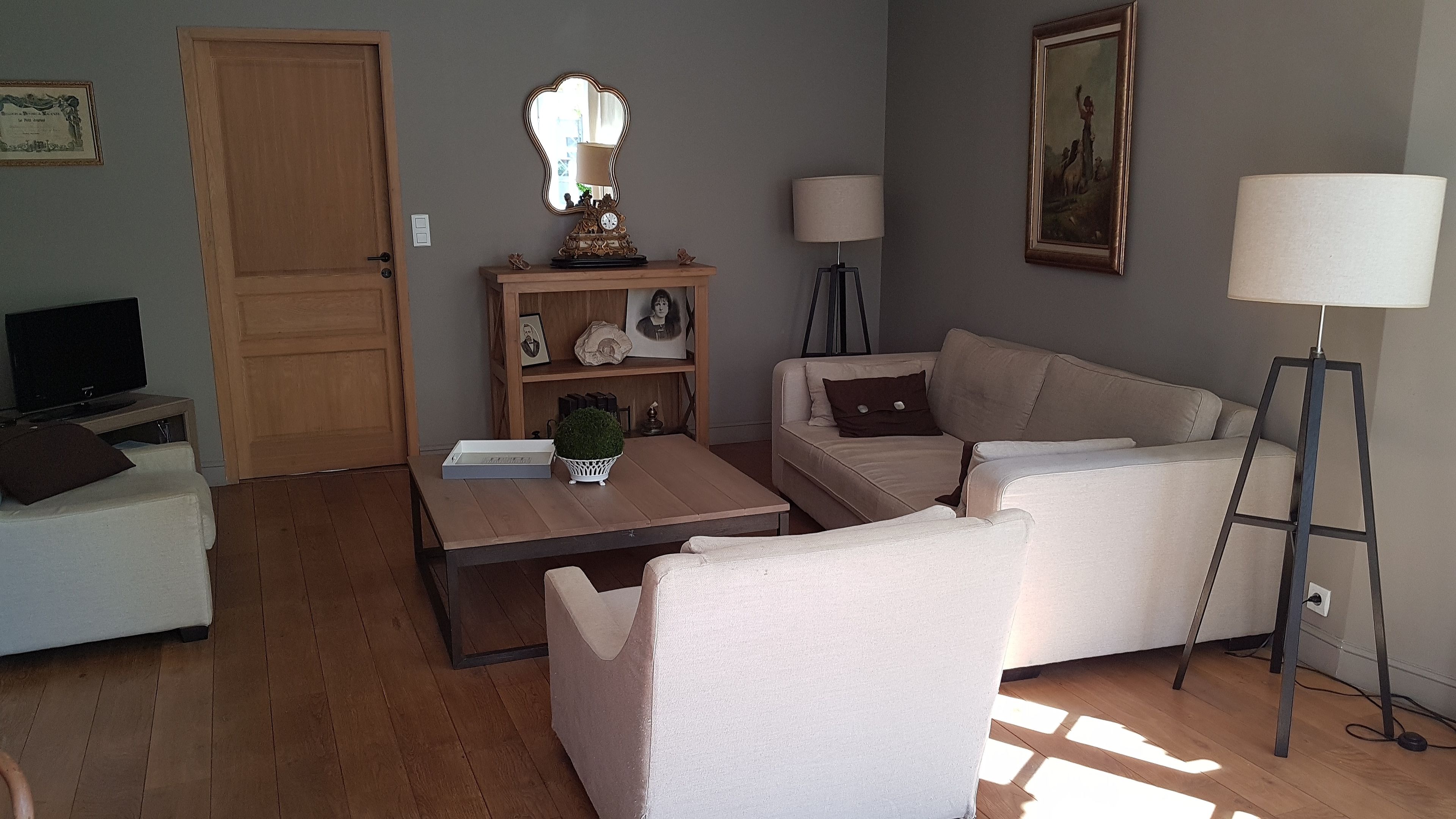 Comfort Townhome | Living room | Flat-screen TV