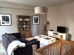Comfort Townhome | Living room