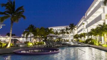 Outdoor pool, pool umbrellas, sun loungers