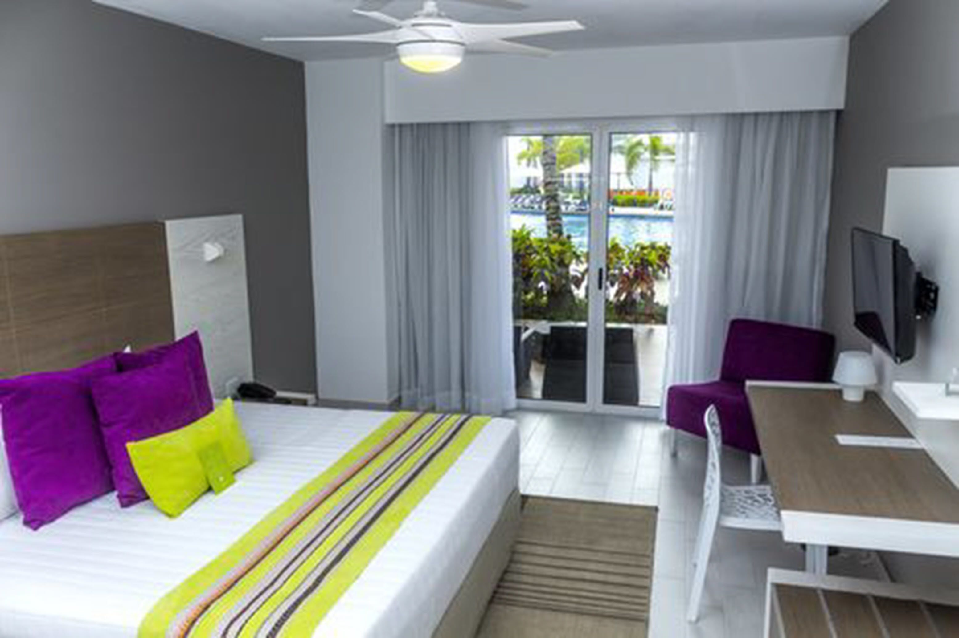 Free minibar items, in-room safe, desk, free WiFi