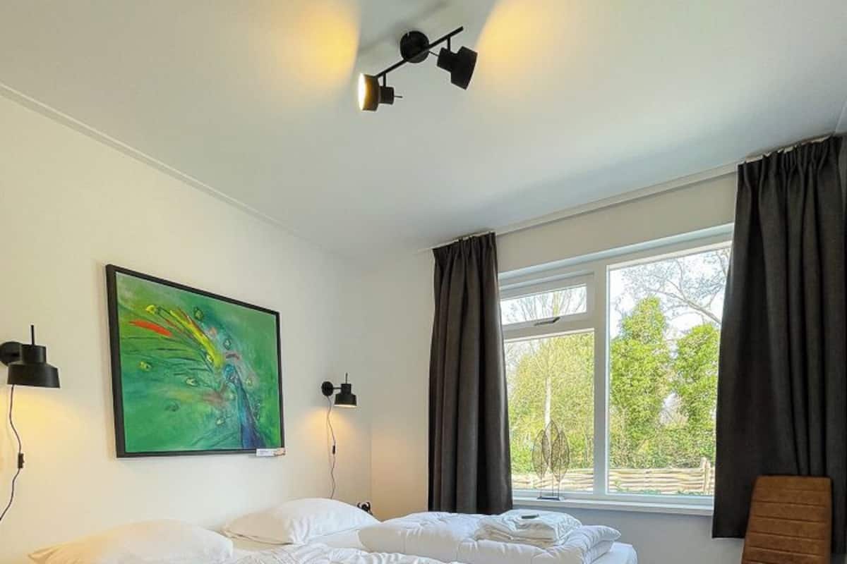 Appartement, terras ( Koninginnepage ) | In-room safe, iron/ironing board, cribs/infant beds, free WiFi