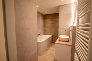Free toiletries, hair dryer, towels - De Vlindertuin Ameland (Nes)