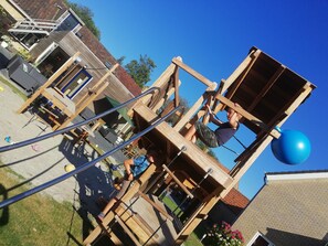 Zona de jocs infantil: a l'aire lliure