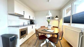 Apartment, Balcony (Dagpauwoog) | Private kitchen | Full-size fridge, microwave, stovetop, espresso maker