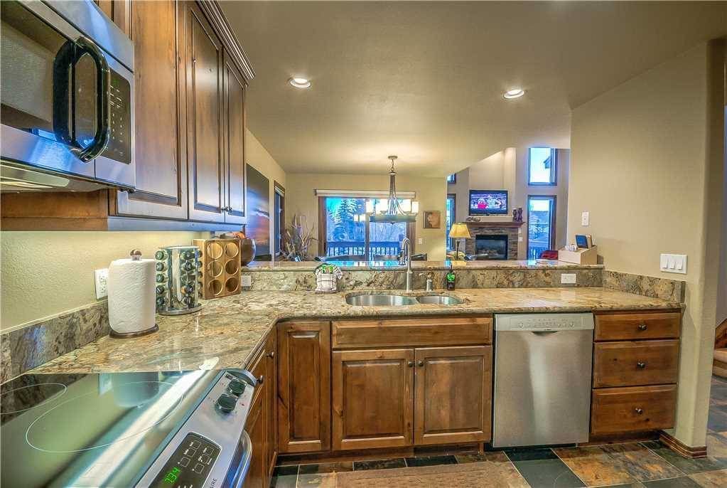 Exclusive Townhome, 4 Bedrooms, Non Smoking | Private kitchen | Fridge, microwave, oven, stovetop