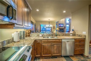 独特联排别墅, 4 间卧室, 无烟房 | 私人厨房 | 冰箱、微波炉、烤箱、炉灶