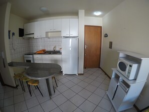 Apartamento, varias camas, no fumadores | Cocina básica privada | Frigorífico, microondas, horno y placa de cocina