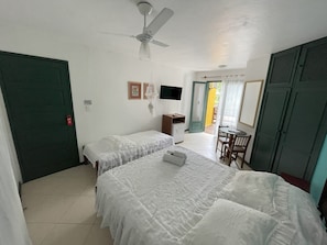 Minibar, desk, iron/ironing board, free WiFi - Pousada Saint Germain Buzios (Búzios)