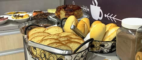 Buffet déjeuner gratuit tous les jours