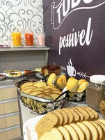 Café da manhã com buffet grátis todos os dias