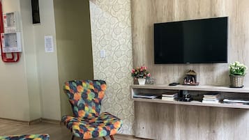 Área de estar no saguão