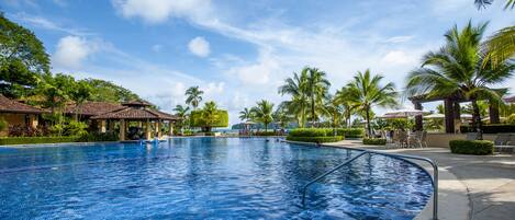 Apartment, Mehrere Betten (Los Suenos Resort Marbella 2A) | Pool | 3 Außenpools