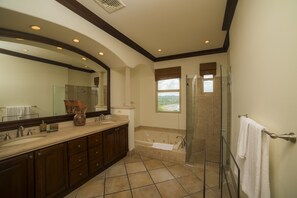 Condo, Multiple Beds (Los Suenos Resort Marbella 2A) | Bathroom | Combined shower/tub, deep soaking tub, free toiletries, hair dryer - Los Suenos Resort Marbella 2A (Jacó)