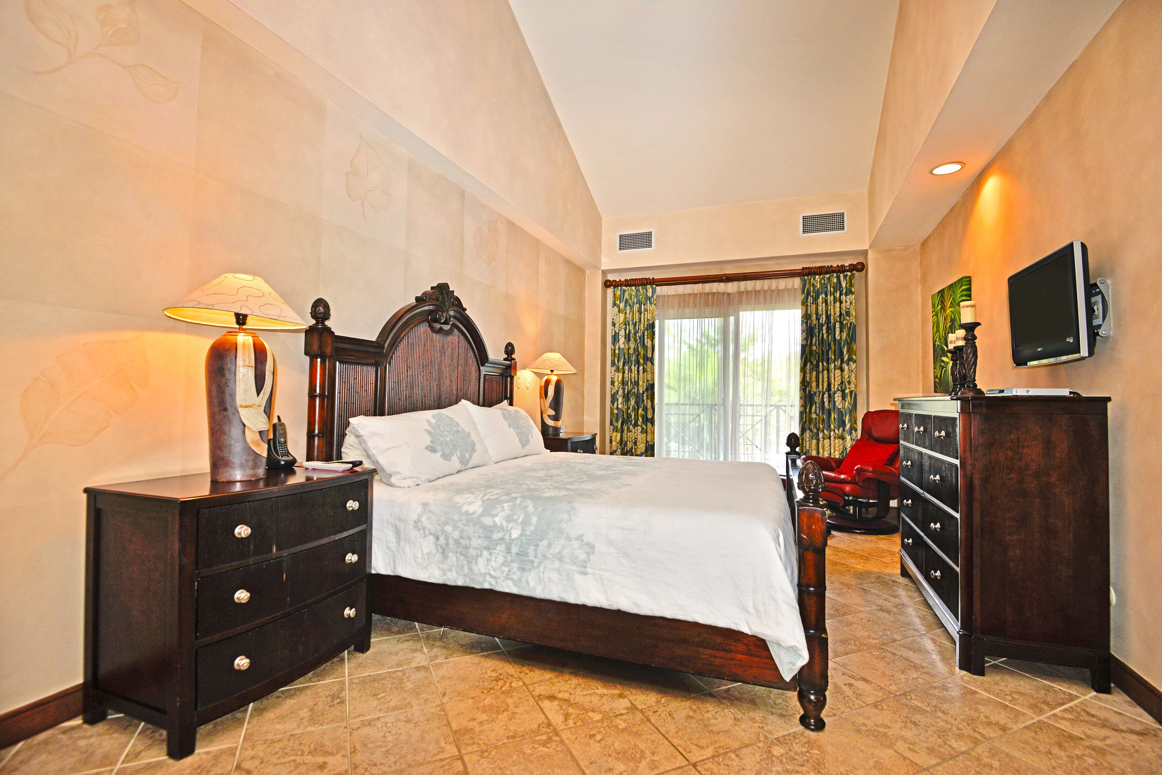 3 chambres, lits bébé (en supplément), lits pliants/supplémentaires