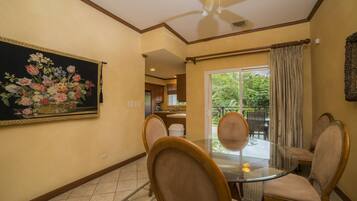 Daily cooked-to-order breakfast (USD 20 per person)