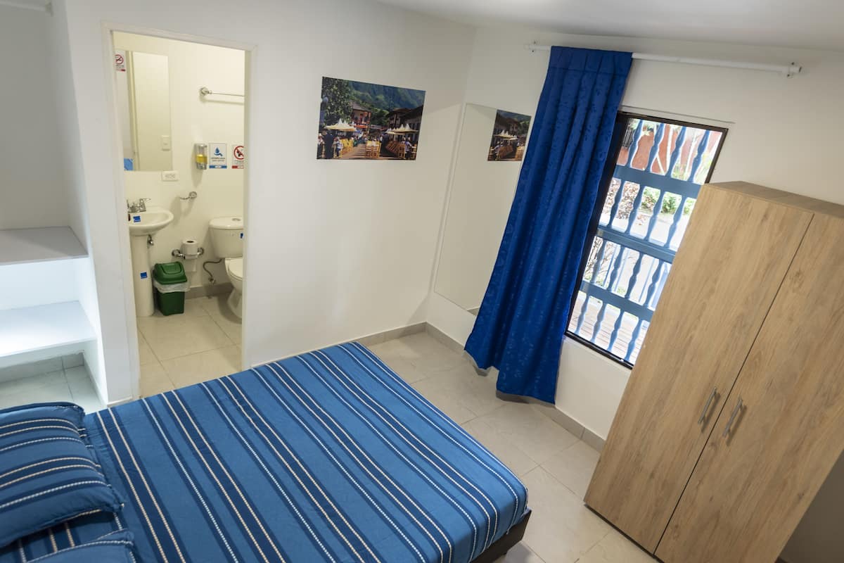 Classic Double Room, 1 Double Bed, Non Smoking | In-room safe, blackout drapes, iron/ironing board, free WiFi