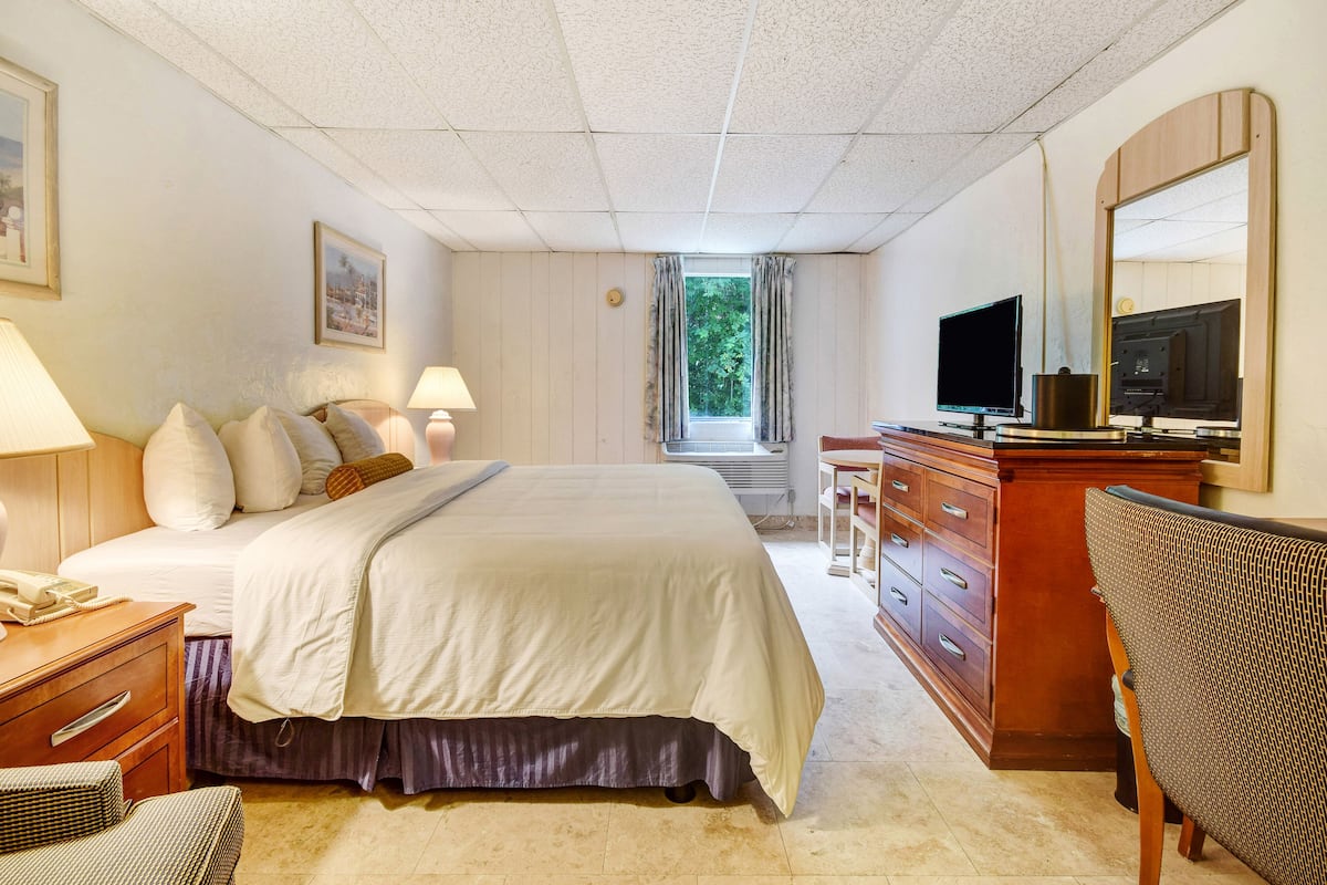 Cortinas blackout, wifi gratis y ropa de cama