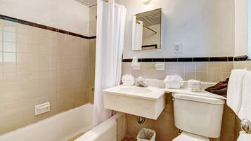 Suite - 1 kingsize-seng med sovesofa - ikke-ryger | Badeværelse | Håndklæder