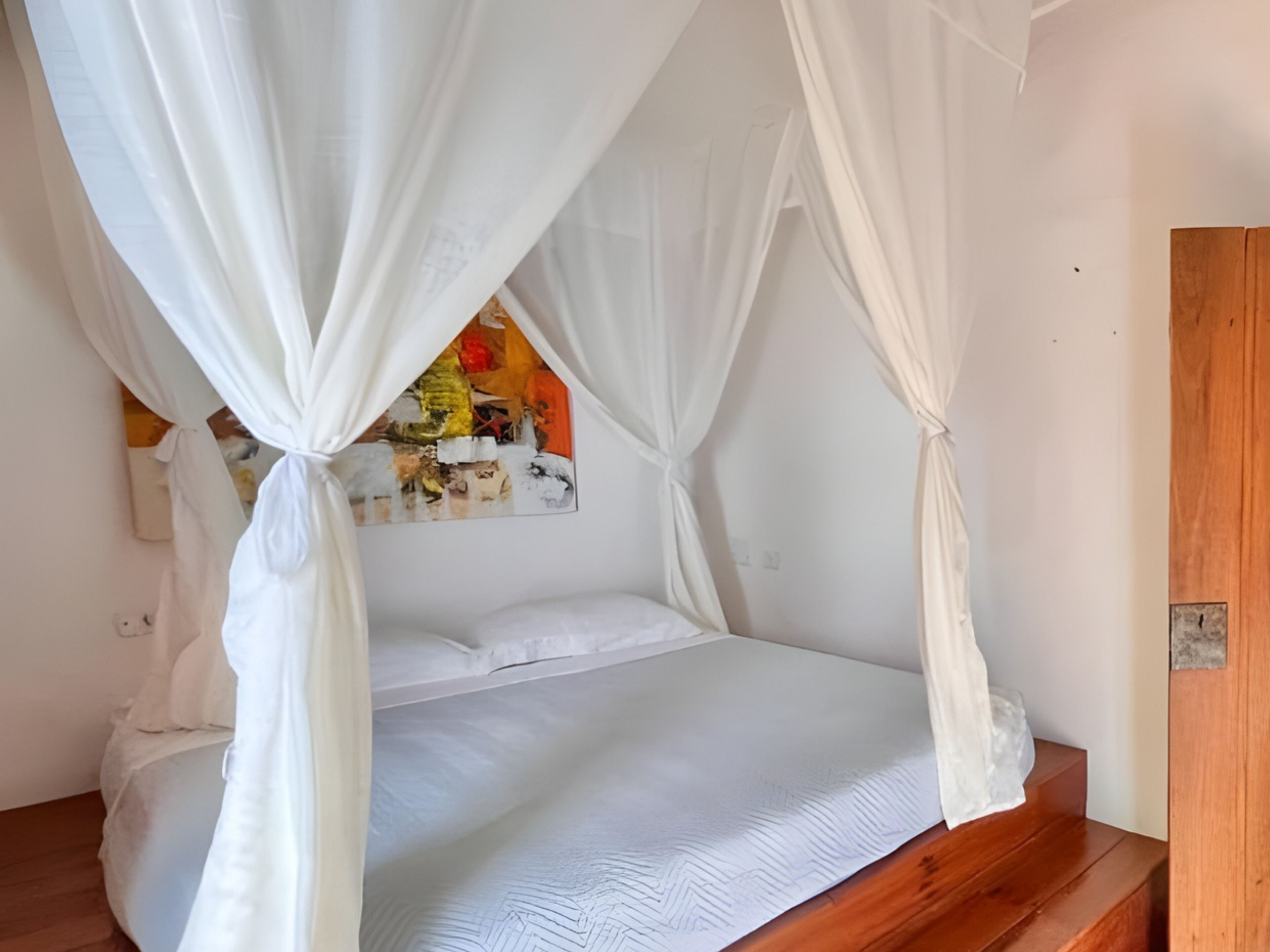 Standard Suite, 1 Queen Bed | Minibar, in-room safe, free WiFi, bed sheets