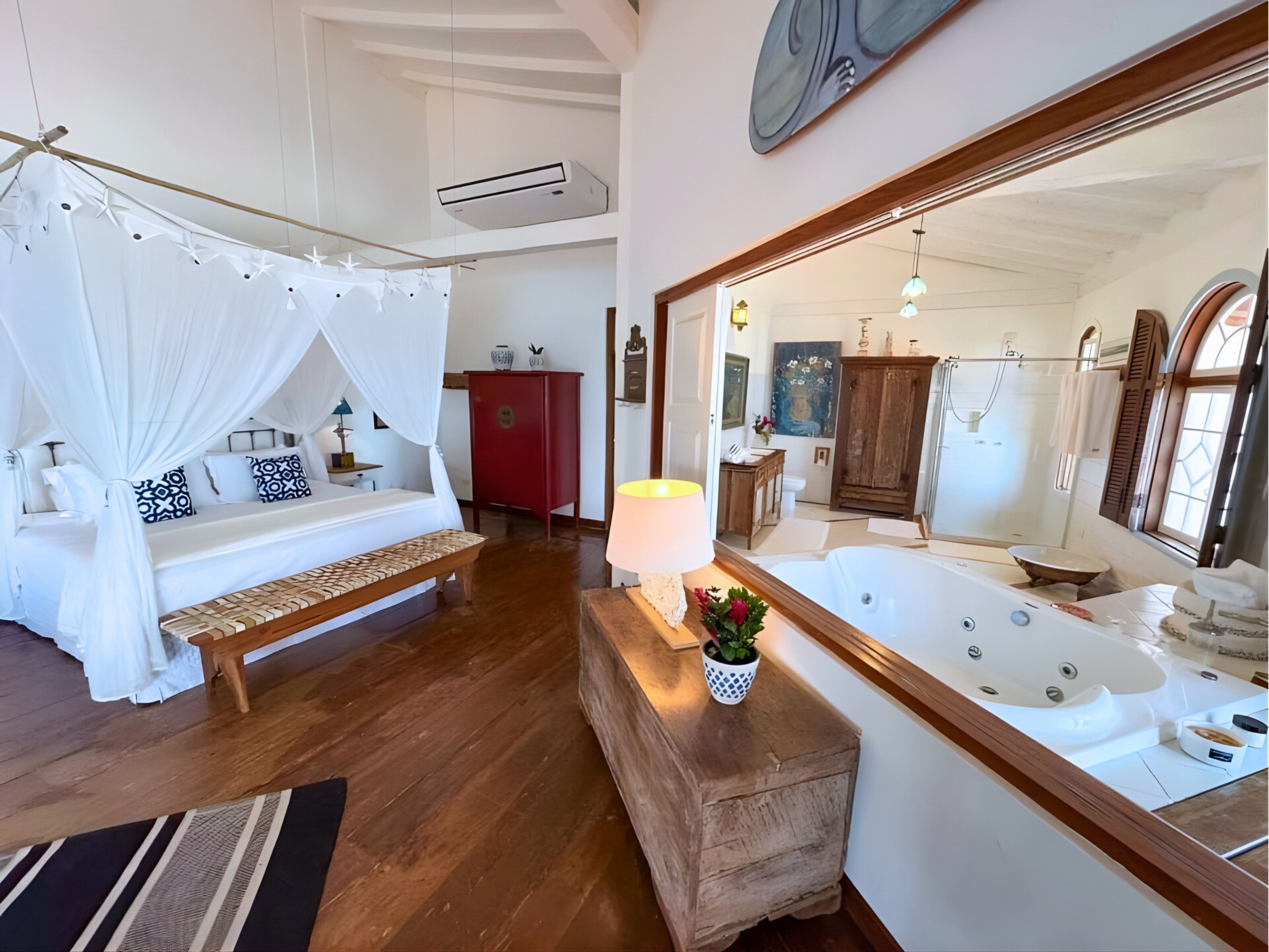 Luxury Suite, Jetted Tub, Sea View (Master) | Minibar, in-room safe, free WiFi, bed sheets