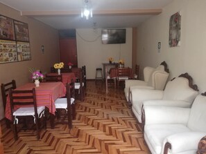 每日供应欧陆式早餐(每人 USD 2)