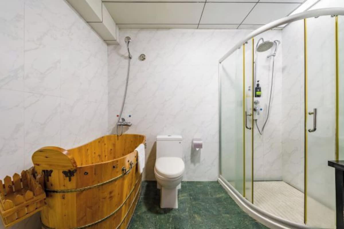 Bathtub