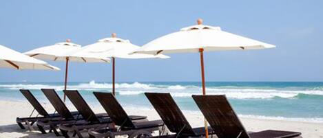 Beach nearby, free beach shuttle, sun-loungers, beach umbrellas