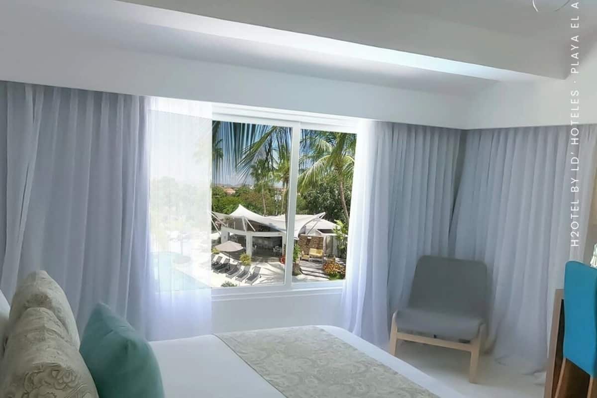 Superior Room | Minibar, in-room safe, desk, free cribs/infant beds