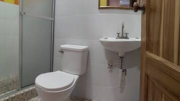 Deluxe Suite, Multiple Beds, Non Smoking | Bathroom | Shower, rainfall showerhead, free toiletries