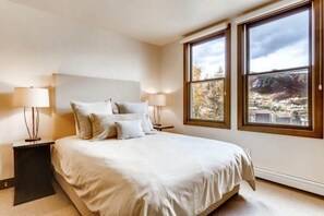 2 bedrooms, iron/ironing board, free WiFi, bed sheets - Ski in, Ski out, 2 Bedroom Luxury Residence with hot tub access and expansive views (Snowmass Village)