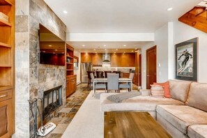 Living room - Ski in, Ski out, 2 Bedroom Luxury Residence with hot tub access and expansive views (Snowmass Village)