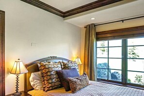 4 slaapkamers, een strijkplank/strijkijzer, gratis wifi, beddengoed